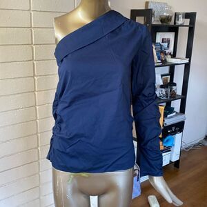 Navy blue one sleeve fitted top. Lapel detail, side zip, no slip trim